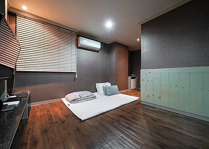 Jaesongdong Max Hotel Busan