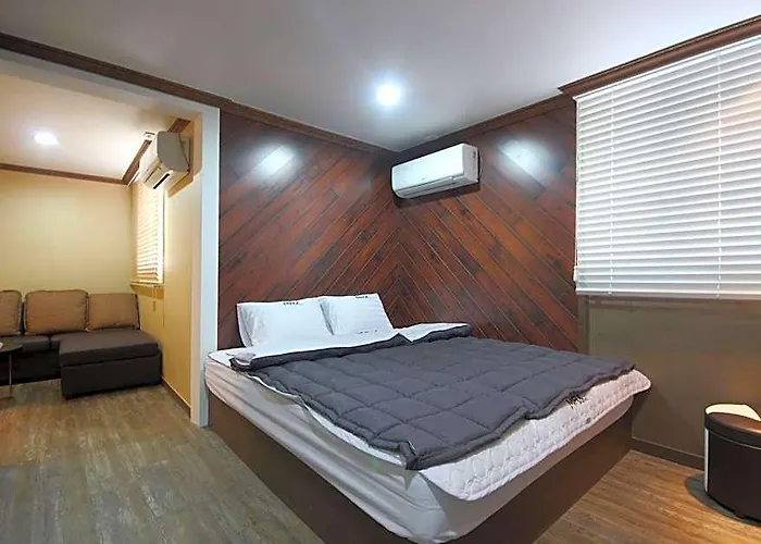Jaesongdong Max Hotel 2*