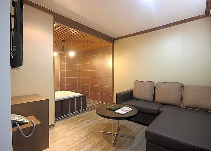 Hotel Jaesongdong Max 2*