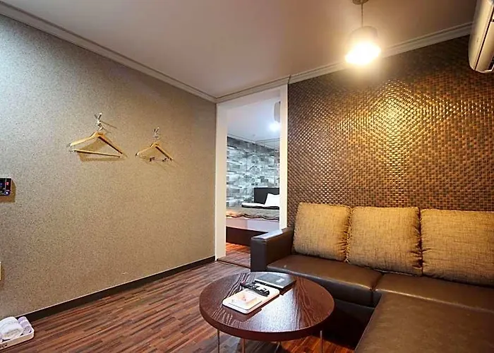 Jaesongdong Max Hotel Busan
